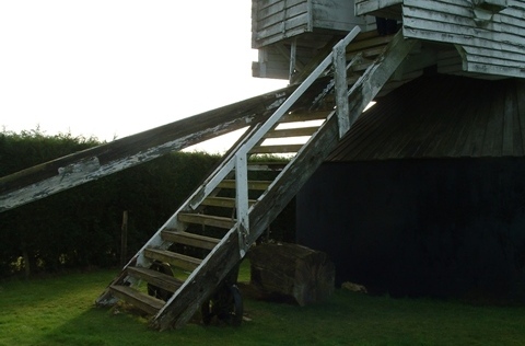 Tailpole and steps